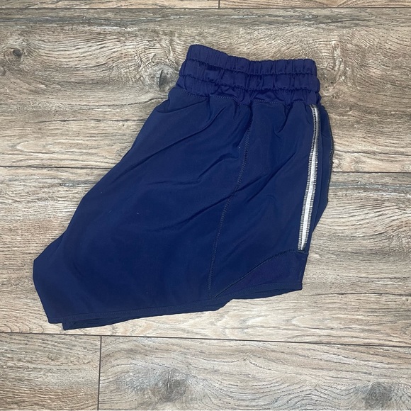 LULU LEMON SHORTS (6) - Picture 3 of 4